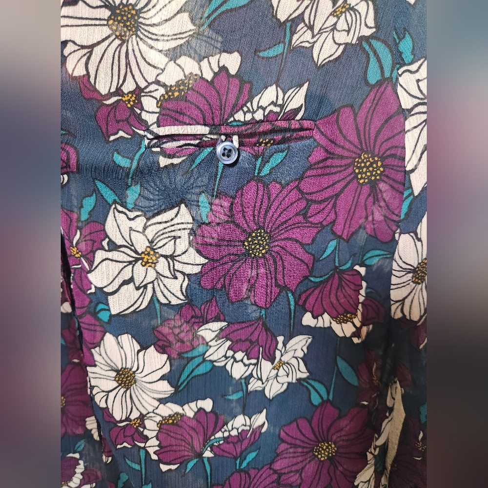 Kut from the Kloth Sinclair Med Button Front Sheer Chiffon Blouse Purple Floral‎ - Picture 3 of 6